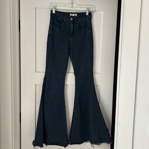 Three birds nest: extreme Flare Jeans - Dark Blue SZ: XS